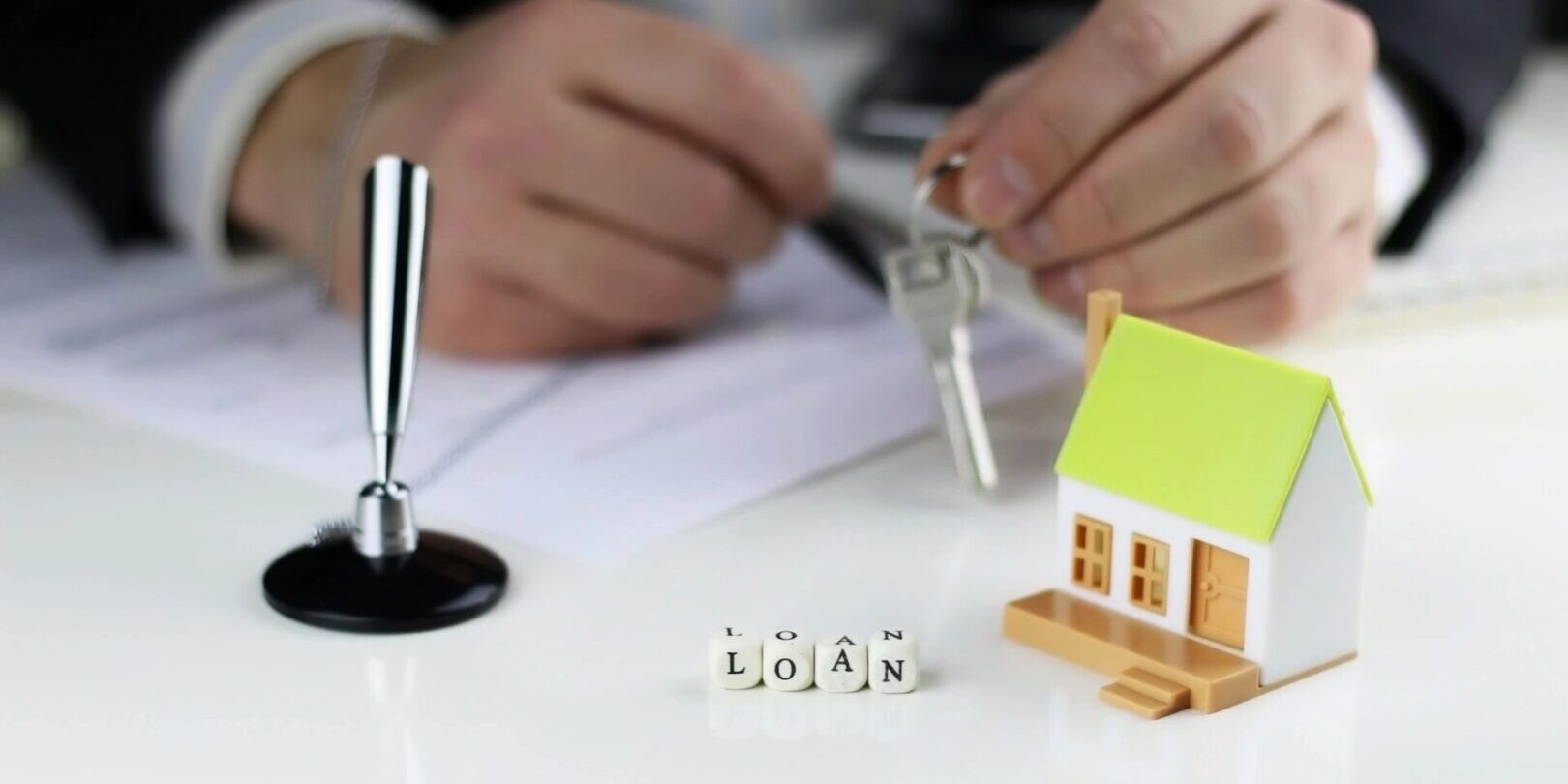 A person is holding keys to a house.